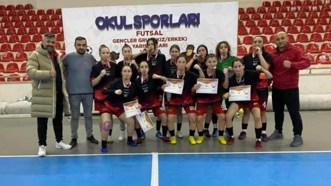 Genç Kızlar Futsal Türkiye Şampiyonasında Gazi Farkı